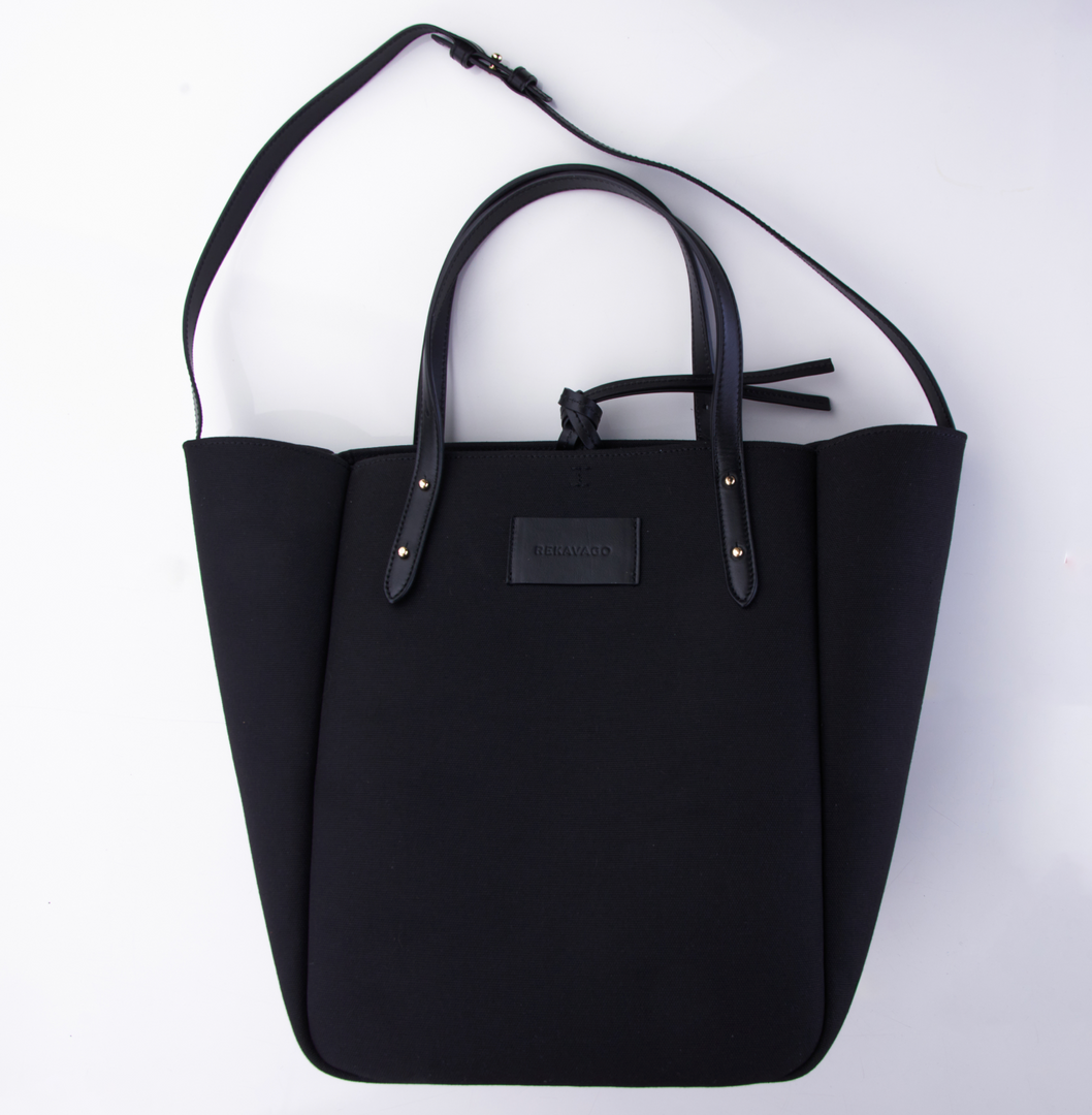 THE BOSS ON VACAY SHOPPER BAG BLACK CANVAS