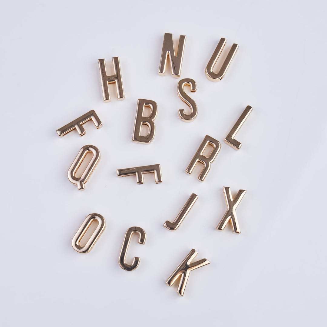MINI LOVE LETTER BETŰ CHARM